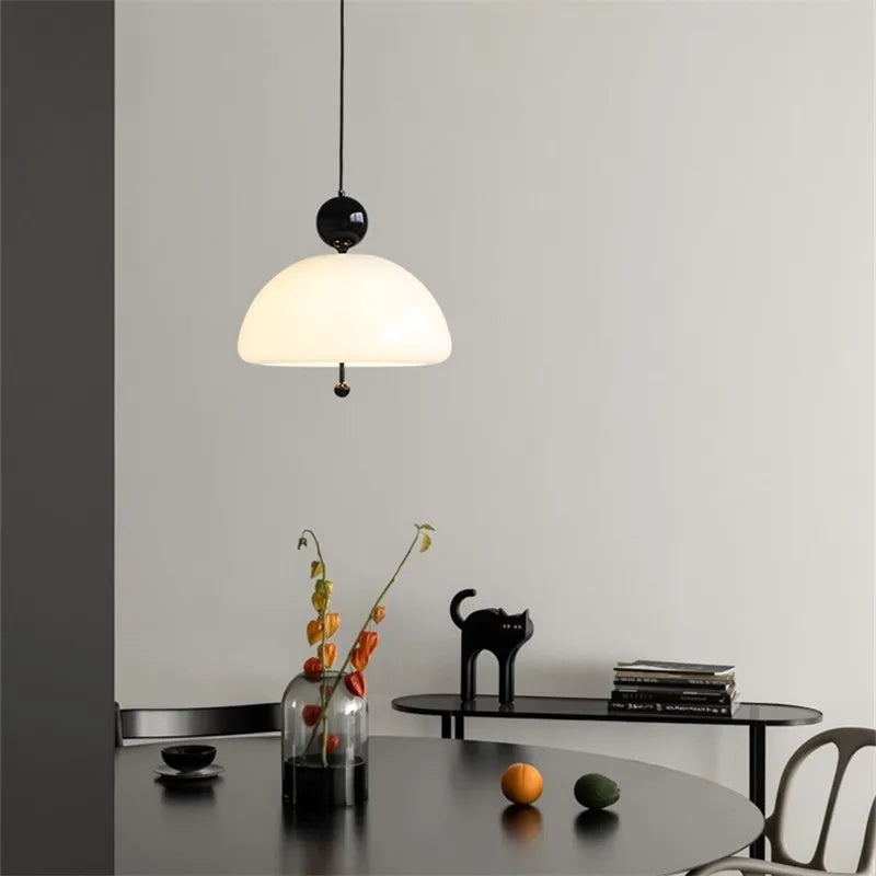 suspension bauhaus en verre blanc style médiéval pour intérieur élégant - vue 3 sur 11
