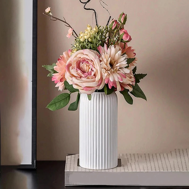 vase en plastique rayé pour arrangement floral décoratif - vue 4 sur 8