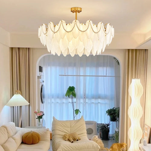 lustre rétro en plumes pour une ambiance romantique et luxueuse - vue 5 sur 11