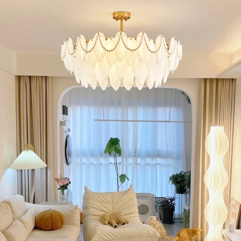 lustre rétro en plumes pour une ambiance romantique et luxueuse - vue 5 sur 11