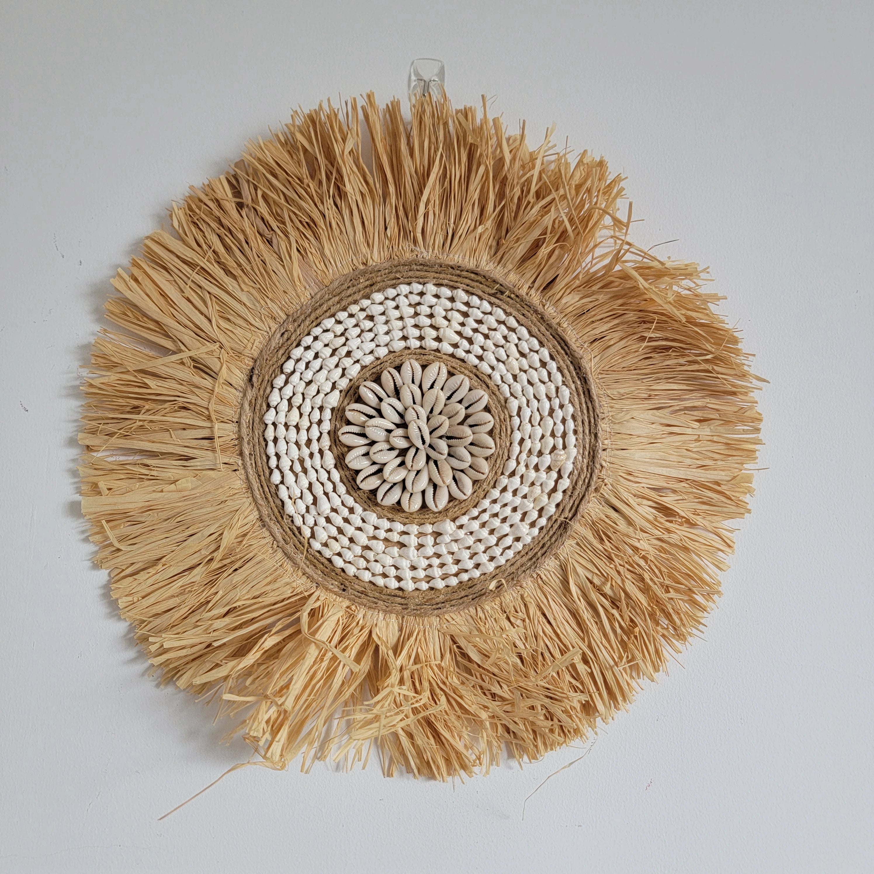 miroir décoratif en raphia et coquillages pour intérieur - vue 6 sur 6