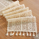 Chemin de table beige dentelle crochet vintage pompons