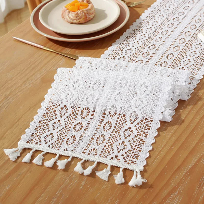 Chemin de table dentelle crochet style vintage pompons - vue 7 sur 12