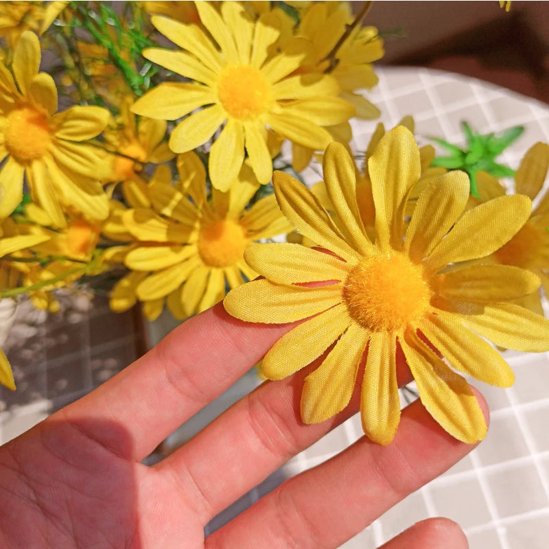 5 têtes de marguerites blanches fleurs artificielles pour décorations festives - vue 4 sur 11