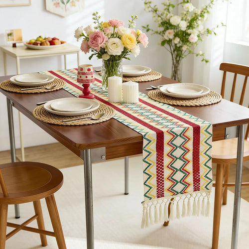 Chemin de table bohème motif aztèque à pompons