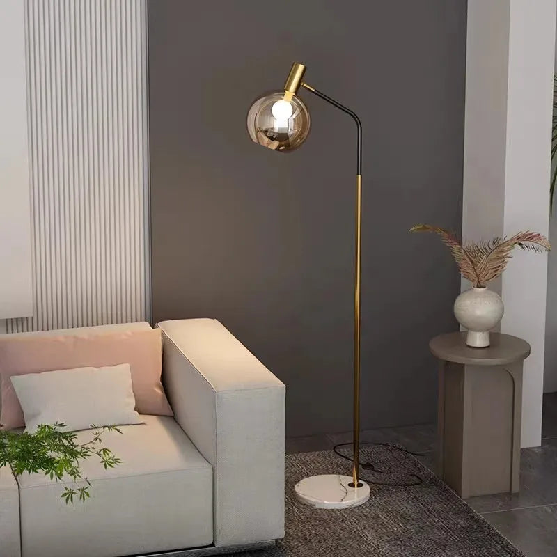 lampadaire doré et noir en métal et verre pour intérieur - vue 3 sur 9