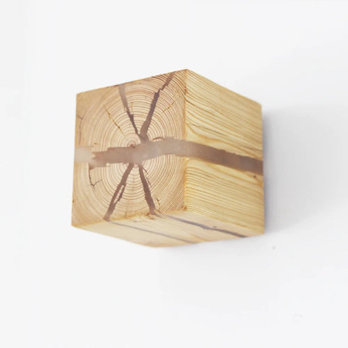 applique murale en bois et résine créative en forme de cube - vue 4 sur 9