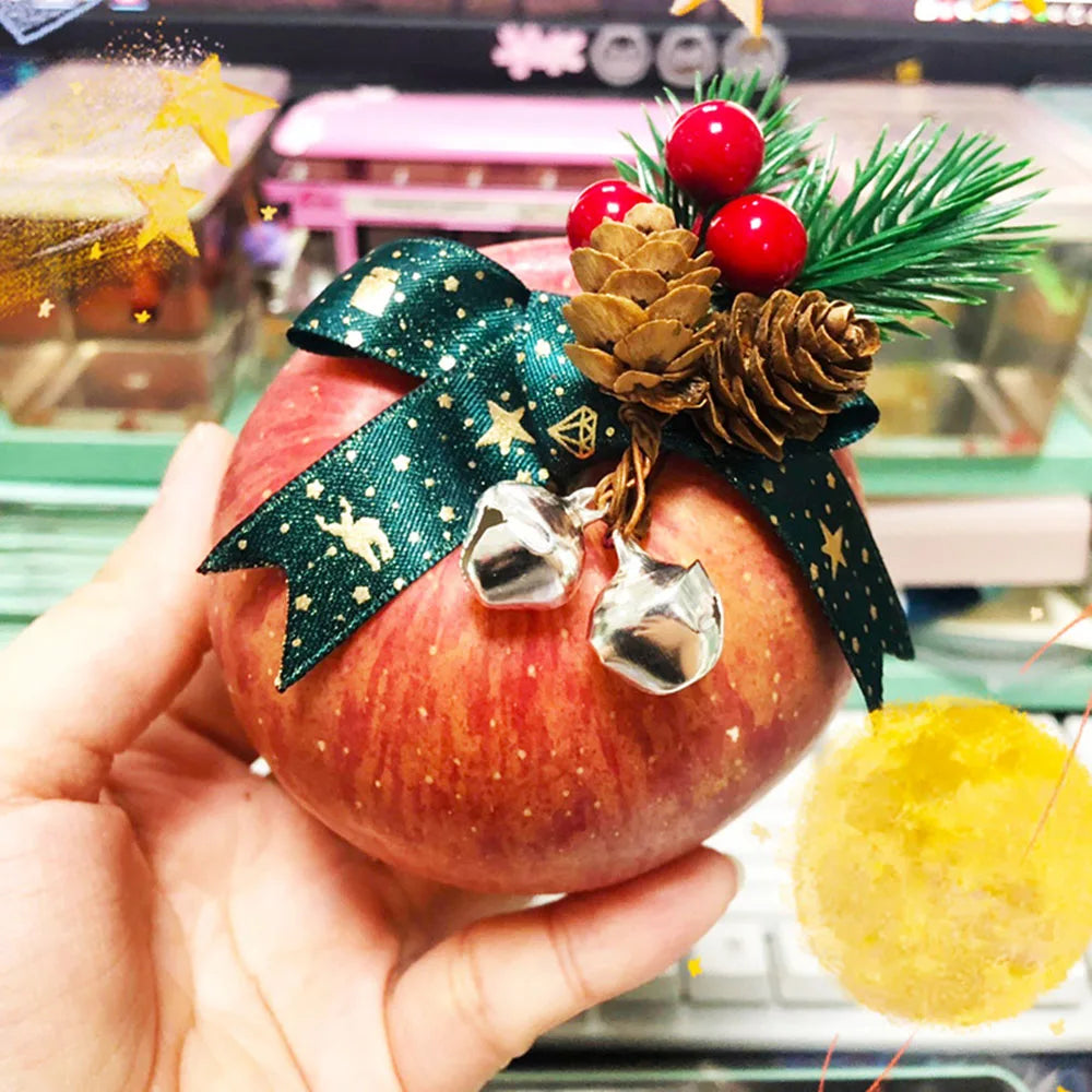 accessoires de couronne de noël fausses baies et pommes de pin - vue 8 sur 8