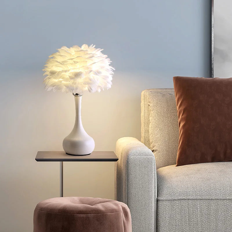 lampes de table modernes en plumes pour décoration douce et romantique - vue 5 sur 10