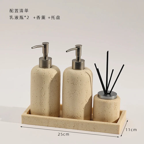 bouteille de désinfectant et accessoires de salle de bain luxe - vue 9 sur 19