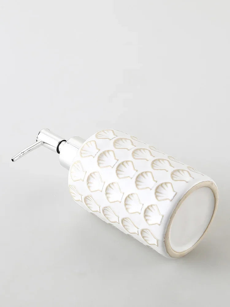bouteille de lotion céramique en relief avec coquillages pour salle de bain - vue 5 sur 6