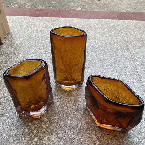 vase en verre émaillé à bouche carrée pour décor floral - vue 4 sur 9
