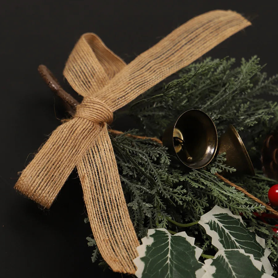 couronne de noël décoration de porte avec baies et cloches - vue 4 sur 8