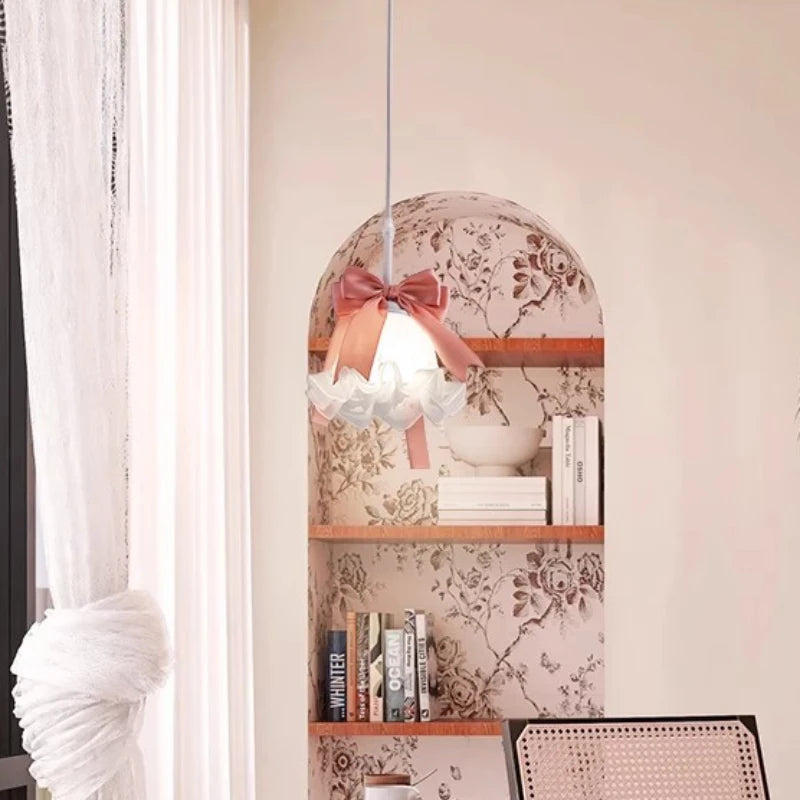 suspension moderne en verre pour chambre de petite fille - vue 4 sur 7