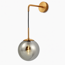 Applique murale avec boule de verre suspendue