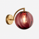 Applique murale LED avec tige dorée et boule en verre colorée