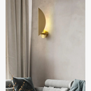 applique-murale-led-en-cuivre-au-design-moderne-et-d-coratif-2.png