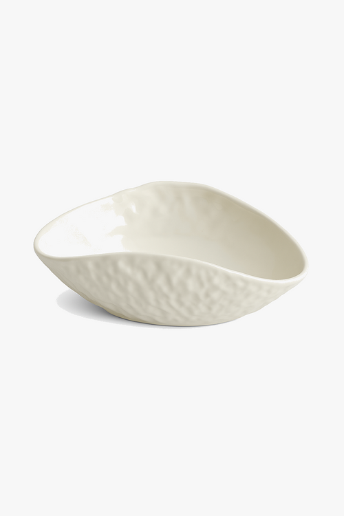 assiette-c-ramique-textur-e-forme-irr-guli-re-ondul-e-style-restaurant-0.png