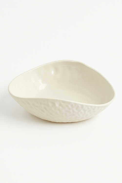 Assiette céramique texturée forme ondulée irrégulière design