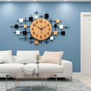 Horloge murale design en bois et carrés Home