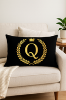 housse de coussin décorative motif lettres noires dorées