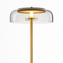 Lampadaire doré avec abat-jour en verre arrondi