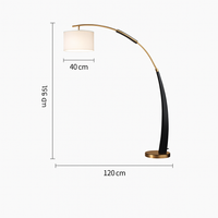 lampadaire en tissu à bras long sur pied en métal