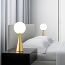 Lampe de chevet design en cône dorée et lampe en boule