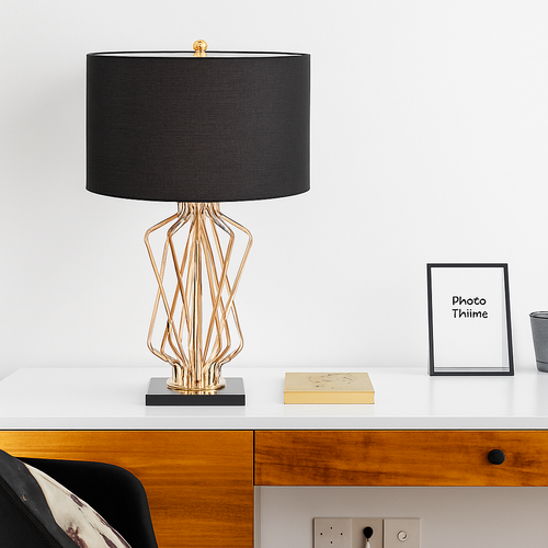 Lampe de chevet à pied design doré et abat-jour en tissu - vue 2 sur 5