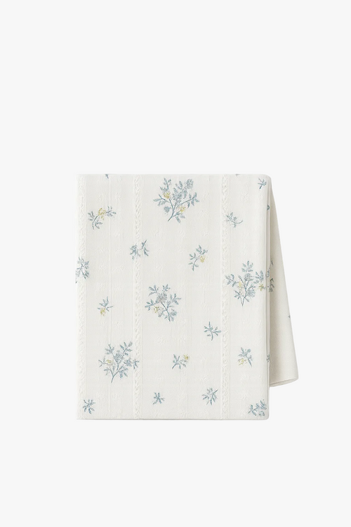 Nappe florale brodée style coréen avec pompons table