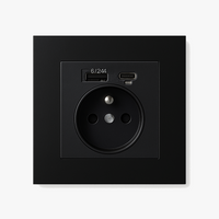 Prise électrique avec double USB et USB type C en acier noir mat