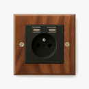 prise-lectrique-et-double-usb-en-bois-et-vis-dor-es-0.png