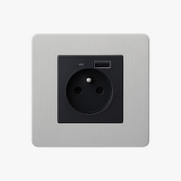 Prise électrique et double USB et USB type C en acier gris clair brossé bords arrondis