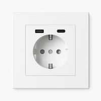 Prise électrique et double USB et USB type C (Europe) en acier blanc mat