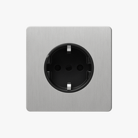 Prise électrique (Europe) en acier gris clair brossé bords arrondis