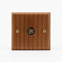 Prise TV en bois et vis dorées