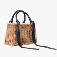 sac à main en paille avec panier à fleurs en rotin