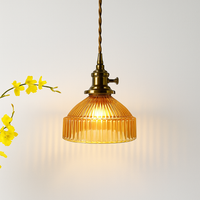 Suspension design à LED avec abat-jour en verre coloré Loft