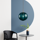 Suspension design à LED en boule de verre colorée