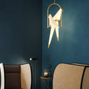 Suspension design LED oiseau dans cerceau doré