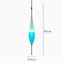 Suspension design moderne en verre en forme de goutte bleue
