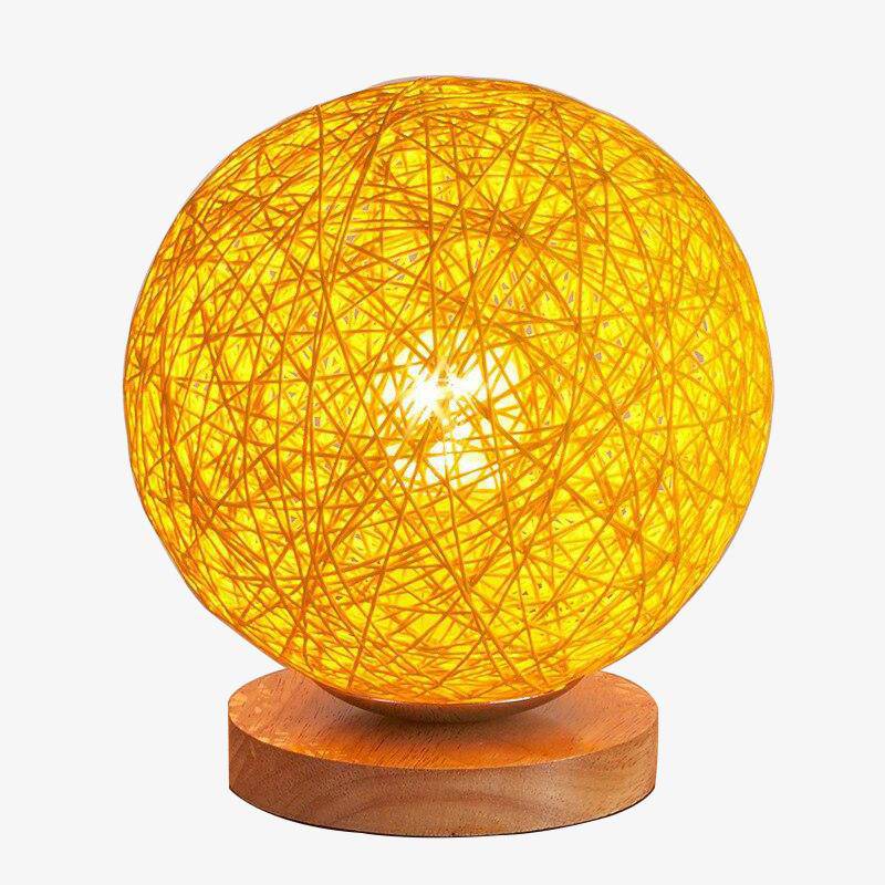 Lampe à poser LED avec socle bois et boule en tissu de couleur Wicker - vue 1 sur 6