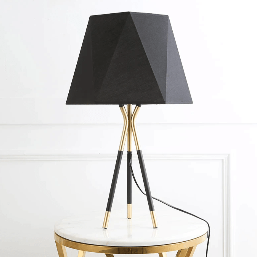 Lampe à poser design à LED en métal et abat-jour triangle style Loft Omi - vue 2 sur 3