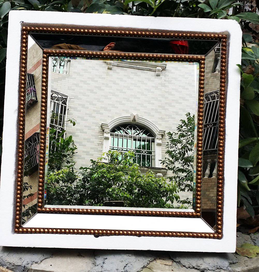 Miroir mural carré en métal doré Wall - vue 5 sur 6