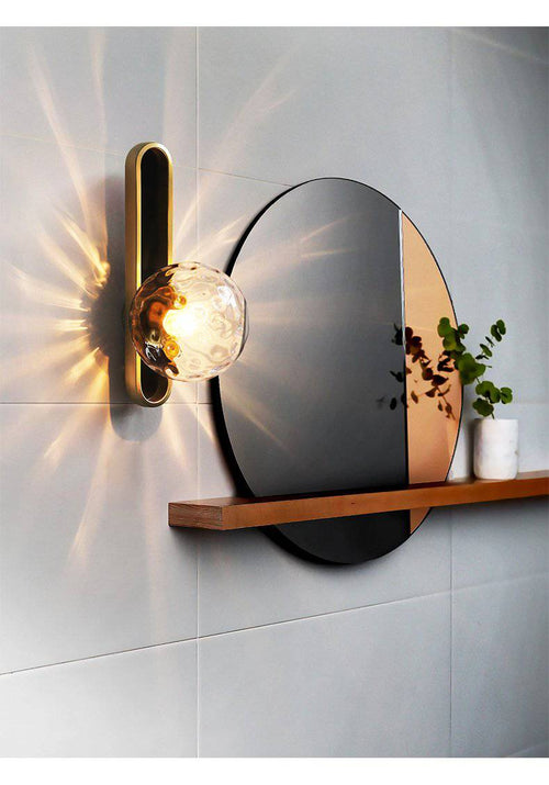 Applique murale design dorée avec boule en cristal American - vue 4 sur 8