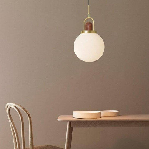 Suspension design LED avec boule en verre et métal doré - vue 4 sur 7
