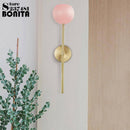 Applique murale LED baton doré et boule en verre