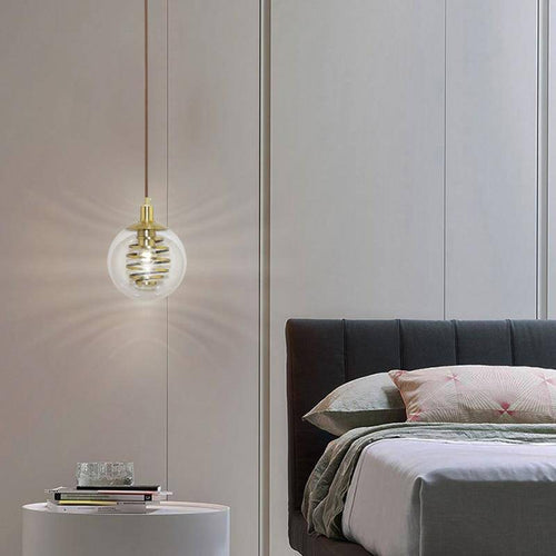 Suspension design en verre avec spirale dorée - vue 6 sur 14