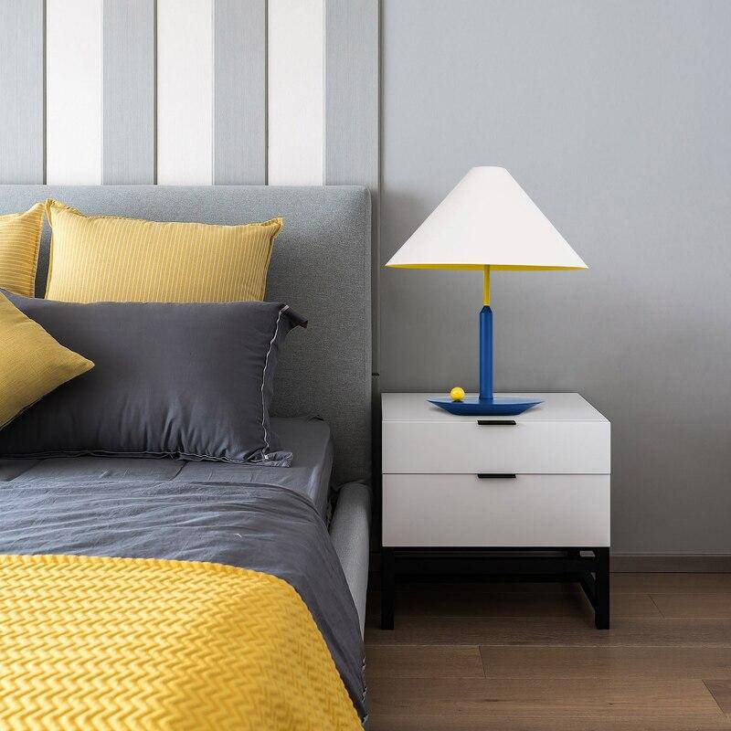 Lampe à poser moderne LED avec abat-jour conique blanc - vue 4 sur 8
