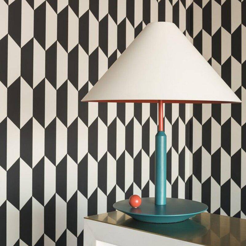 Lampe à poser moderne LED avec abat-jour conique blanc - vue 2 sur 8